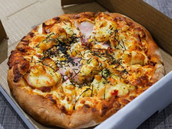 ピザの箱をスマートに畳む方法に「めっちゃ便利」「実用的！」