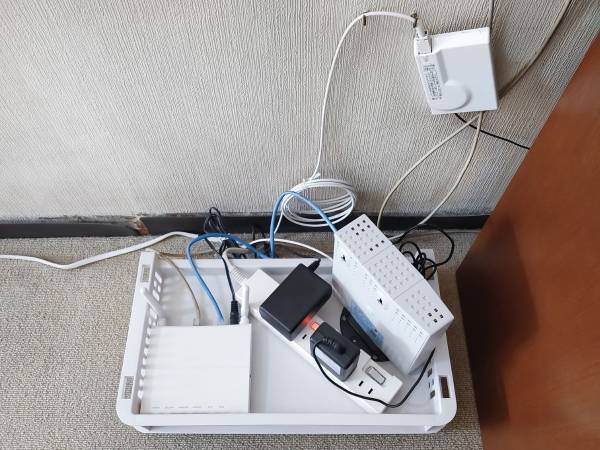これはノンストレス！　ルーター周りの配線をスッキリ整頓する便利テク