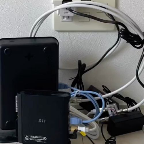 これはノンストレス！　ルーター周りの配線をスッキリ整頓する便利テク