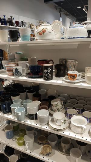 リサイクルショップで「目を疑った」光景　棚に置かれた物に「爆笑した」「存在感が圧倒的」