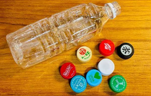 「全部捨ててた」「これから取っておく」　今まで捨ててた『あのフタ』の活用法とは？