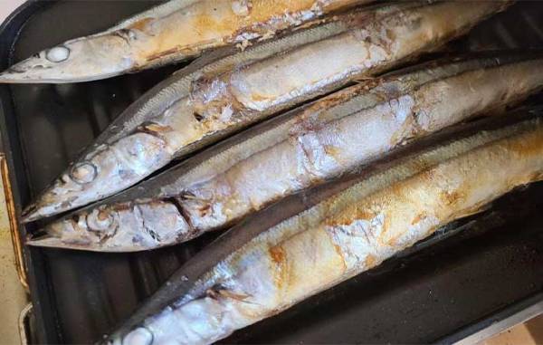 キッチンにある調味料を使うだけ！　青魚の臭いをとる方法に「びっくり」「ためらわず買える」