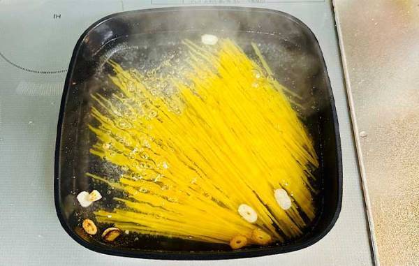 今が旬の『あの山菜』が簡単パスタに！　「これはリピ確定」「渋みがアクセント」