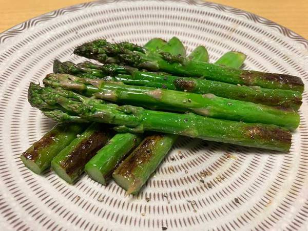 「一番おいしい食べ方」　アスパラガスを単品で焼くと？