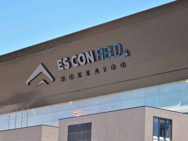 日本ハムファイターズの新球場がオープン！　スタンドが大きく揺れた一瞬とは