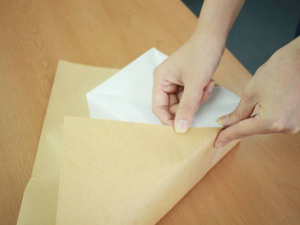 貼り間違えたセロハンテープをきれいに剥がす方法に「え、すごい」「思わず声出た」