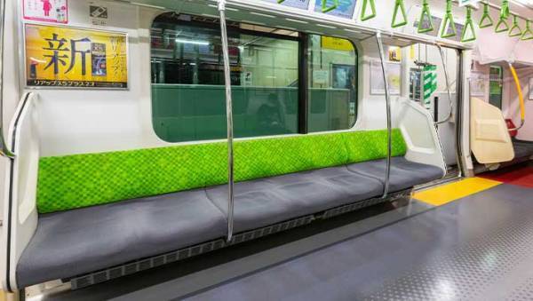 「頻度は？」「タイミングは？」　鉄道会社が教える！電車のシートが『いつもキレイな理由』