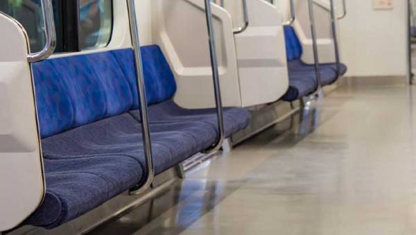 「頻度は？」「タイミングは？」　鉄道会社が教える！電車のシートが『いつもキレイな理由』