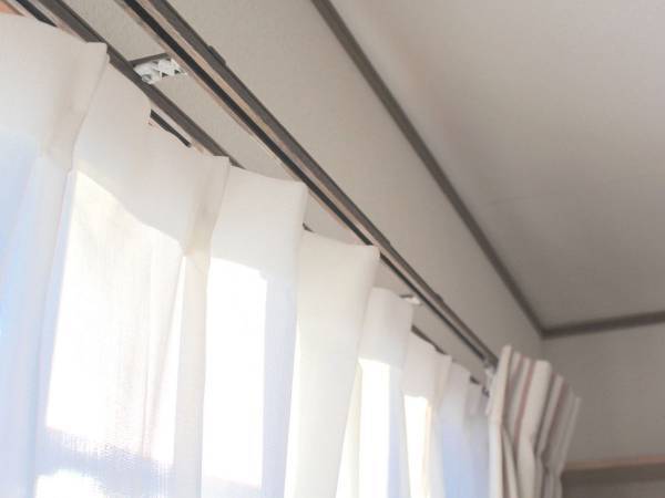 実は濡れたままでOK！？　意外と知らないカーテン洗濯テクが目からウロコ