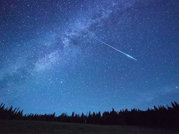 ２０２３年の『こと座流星群』がいよいよ！　お願いをするのにピッタリな時間帯は？