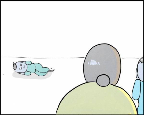 何もない空間を見つめる子供　その理由に「これは怖い」「背筋がゾクゾクした」