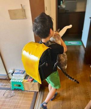 登校前の小学１年生に、ツッコミ続出！　「待て待て待てい」「笑ってしまった」