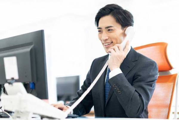 入社して３日目に内線に出ると、先輩社員がガッカリ　続く展開に称賛の声