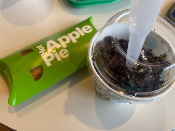 マクドナルドに罪深きスイーツ爆誕！　『定番アイス』と『アレ』　禁断の組み合わせとは？