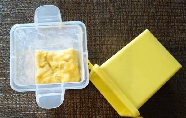 フライパンいらず！　巻かずに『だし巻き卵』を作れるアイテムに「満足！」「おいしくできた」