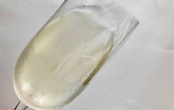 「十分な泡立ち」「翌日もおいしい」　スーパーで買える手頃な『缶ワイン』を、ソムリエが飲むと？