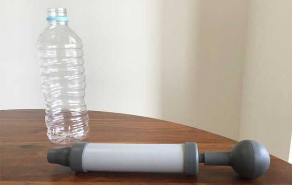 「重宝する」「これはすごい」　硬いペットボトルを一瞬でつぶす『１００均アイテム』に感動