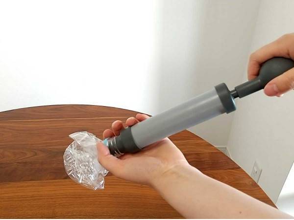 「重宝する」「これはすごい」　硬いペットボトルを一瞬でつぶす『１００均アイテム』に感動