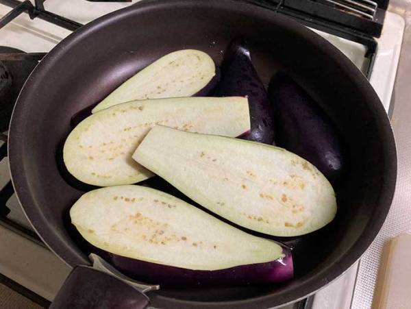 「間違いなくおいしいやつ」「ご飯を巻いて食べたい！」　ナスを『黄金比』で味付けすると？