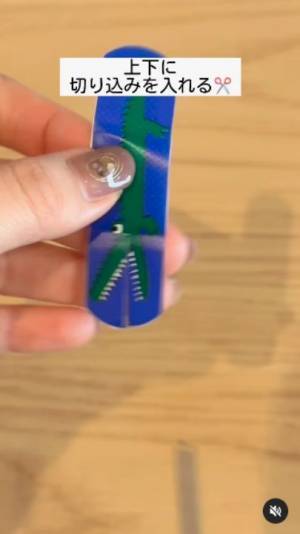 手洗いしても剥がれにくい！　指先に絆創膏を貼る時のコツに「知らなかった」「めちゃくちゃ使える」