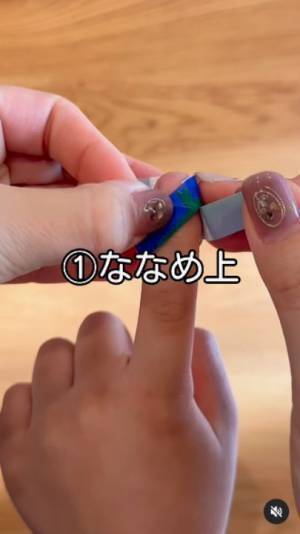 手洗いしても剥がれにくい！　指先に絆創膏を貼る時のコツに「知らなかった」「めちゃくちゃ使える」