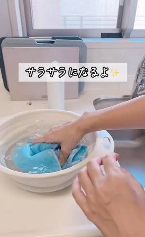 お湯に○○を入れて拭くと…？　キッチン床のベタつき汚れを５分でスッキリさせる裏技