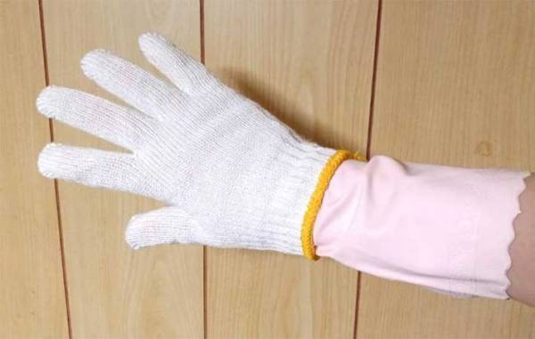 軍手の下に『あれ』を装着！　家事代行サービス会社おすすめの『掃除テク』が、かゆいところに手が届く