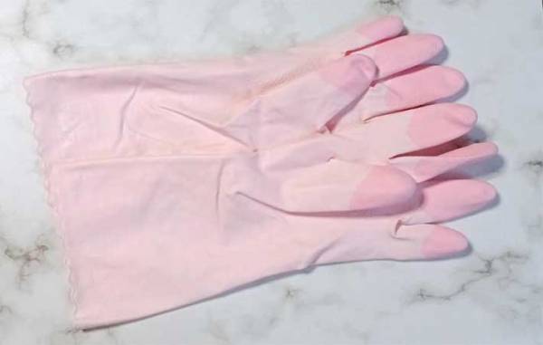 軍手の下に『あれ』を装着！　家事代行サービス会社おすすめの『掃除テク』が、かゆいところに手が届く