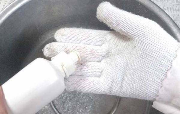 軍手の下に『あれ』を装着！　家事代行サービス会社おすすめの『掃除テク』が、かゆいところに手が届く