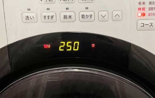 『あれ』を１枚入れるだけ！　時短で乾燥機を回す方法に「ふわっとした」「節約になる」