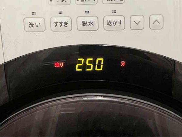 『あれ』を１枚入れるだけ！　時短で乾燥機を回す方法に「ふわっとした」「節約になる」