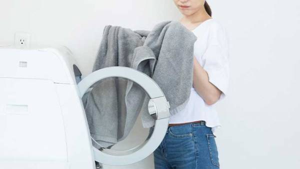 『あれ』を１枚入れるだけ！　時短で乾燥機を回す方法に「ふわっとした」「節約になる」