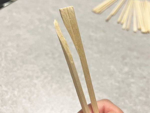 割り箸を一瞬で『左右均等に割るコツ』　「見違えた」「教えたらみんな感動」