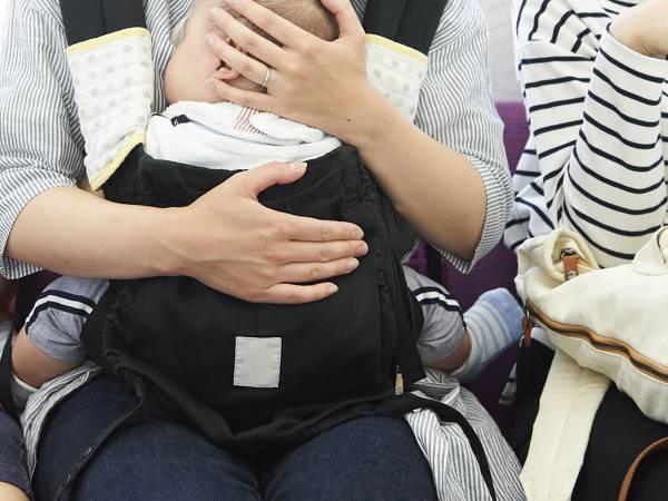 「家族の方を見てほしい」　電車内で泣いていた女の子の出来事に、考えさせられる