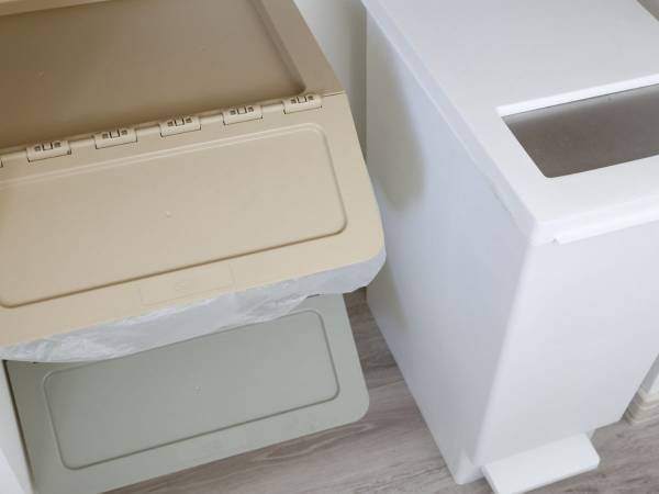 いつでも楽に取り出せるゴミ袋収納術に「やってみる」「悩んでた」