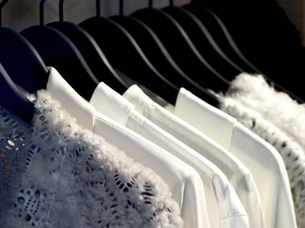 クローゼット収納が快適になる省スペースハンガーに「これいい」「便利！」