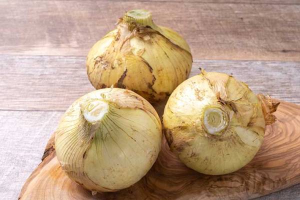 新玉ねぎの炊き込みご飯、塩昆布をちょい足しすると？　「絶対にうまい」「やってみる！」