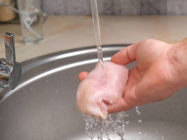 内閣府が『自炊をする人』へ注意喚起　「勘違いしてた！」「気を付けなきゃ」