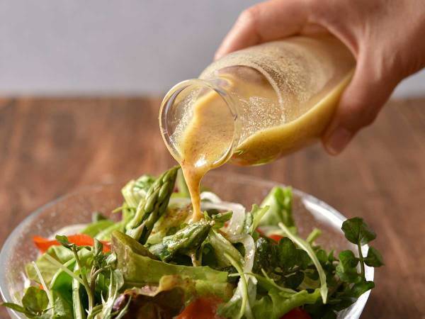 サラダ以外にも合う！　『ごまドレ』を使った料理がおいしそう