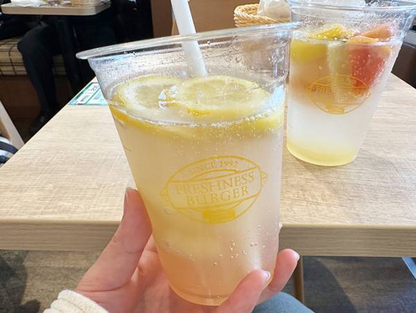 「黒酢あん」「明太マヨ」２種類の新作バーガーの主役は？