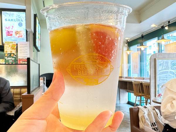 「黒酢あん」「明太マヨ」２種類の新作バーガーの主役は？