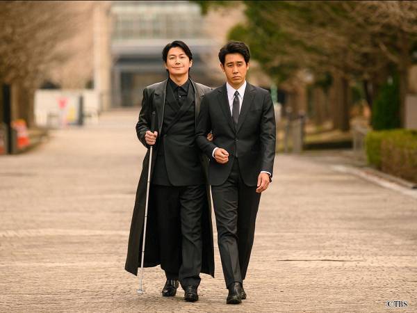 【『ラストマン』感想１話】福山雅治と大泉洋、双璧で魅せる疾走感・写真全４１枚