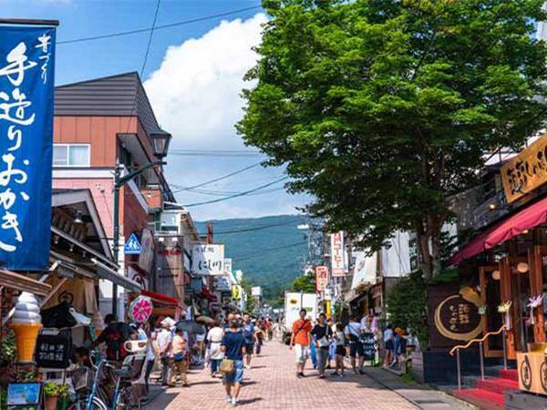 人気の観光地を歩いていて気付いた『いつもと違う看板』　理由に「そんなルールが」「なるほど」