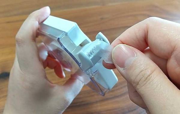 「かなり優秀」「こういうの待ってた」　１００均で買える『サージカルテープカッター』