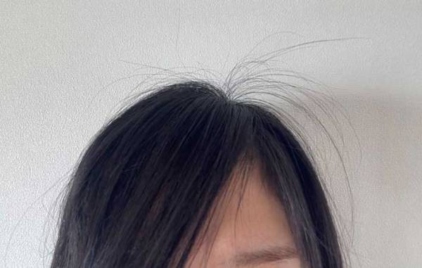 忙しい朝に、ボサボサ髪をサッと整える『１００均アイテム』　「これは人気出る」「仕上がりバッチリ」