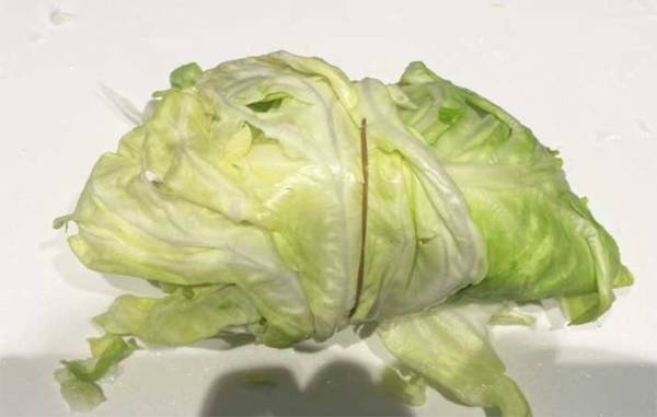 面倒なキャベツの細切り　葉を『アレ』でまとめるだけで？　「めっちゃ楽」「時短になった」