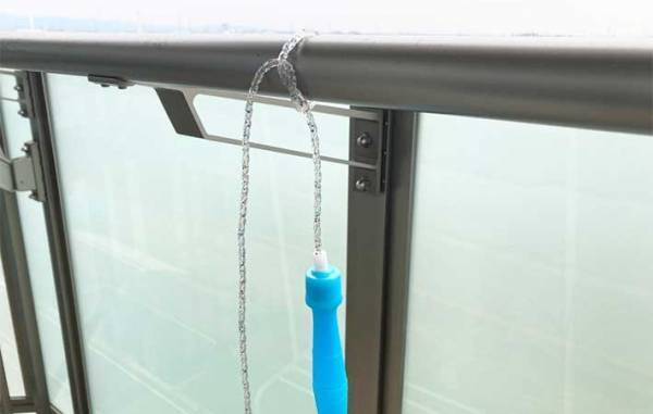 ハンガー＆物干し竿にひと工夫！　洗濯物が『吹き飛ばない裏ワザ』