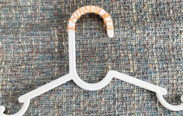 ハンガー＆物干し竿にひと工夫！　洗濯物が『吹き飛ばない裏ワザ』