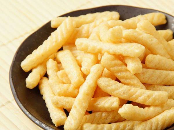 カルビー『かっぱえびせん』が３年ぶりにリニューアル！　生地の配合を見直し