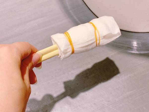 TOTOが教える『トイレ床のお掃除方法』　割り箸を用意したら？